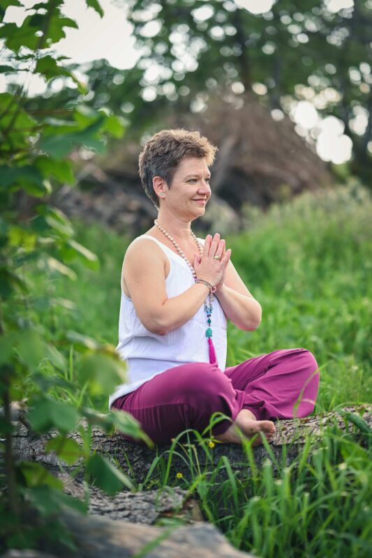 Yoga mit Maud Leusner Yoga am Freitagnachmittag