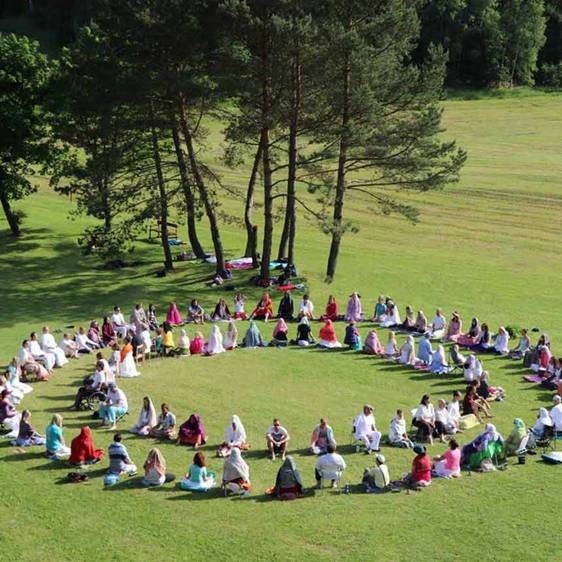 OM Chanting in der Gruppe